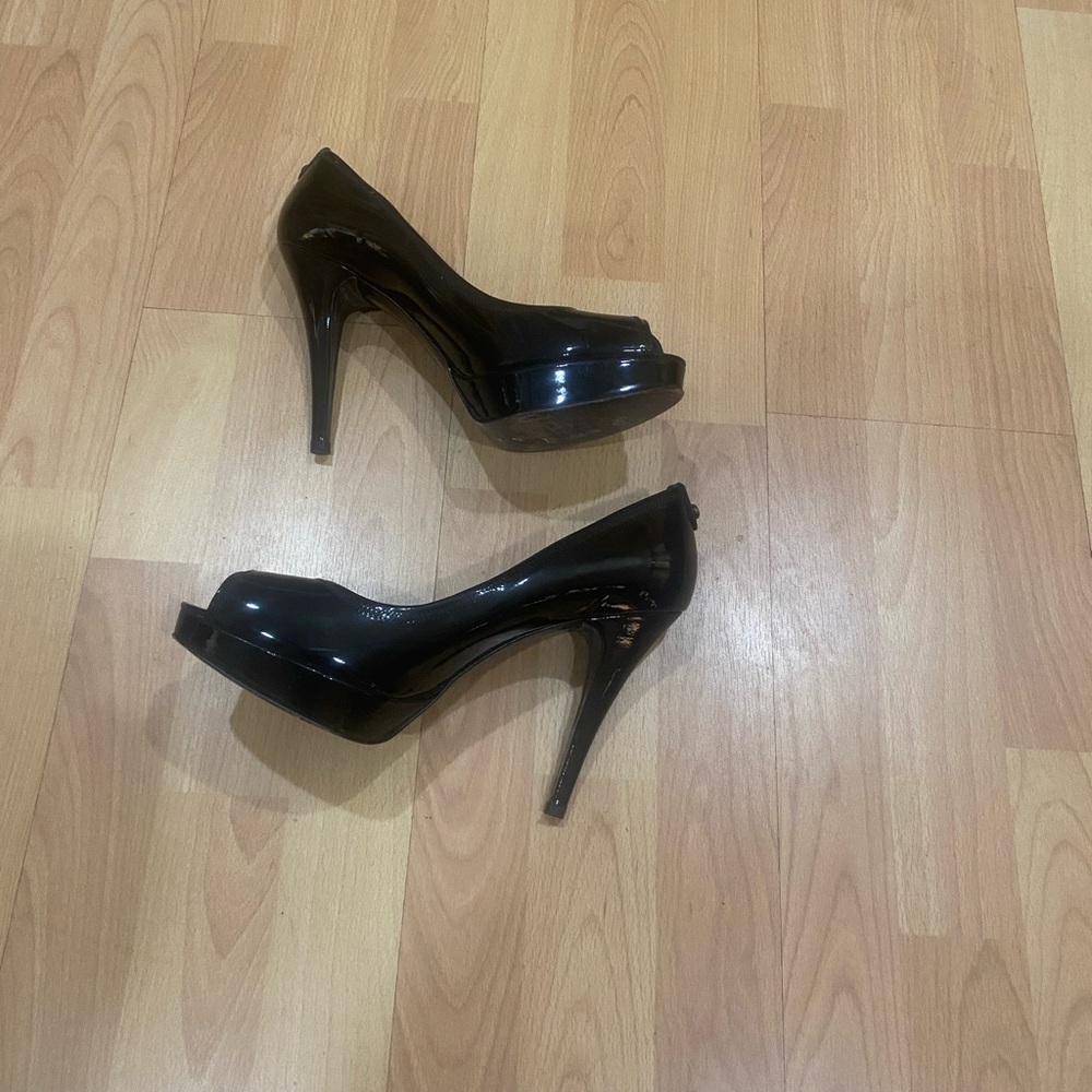 SOLD…Stuart Weitzman Black Patent Leather Heels